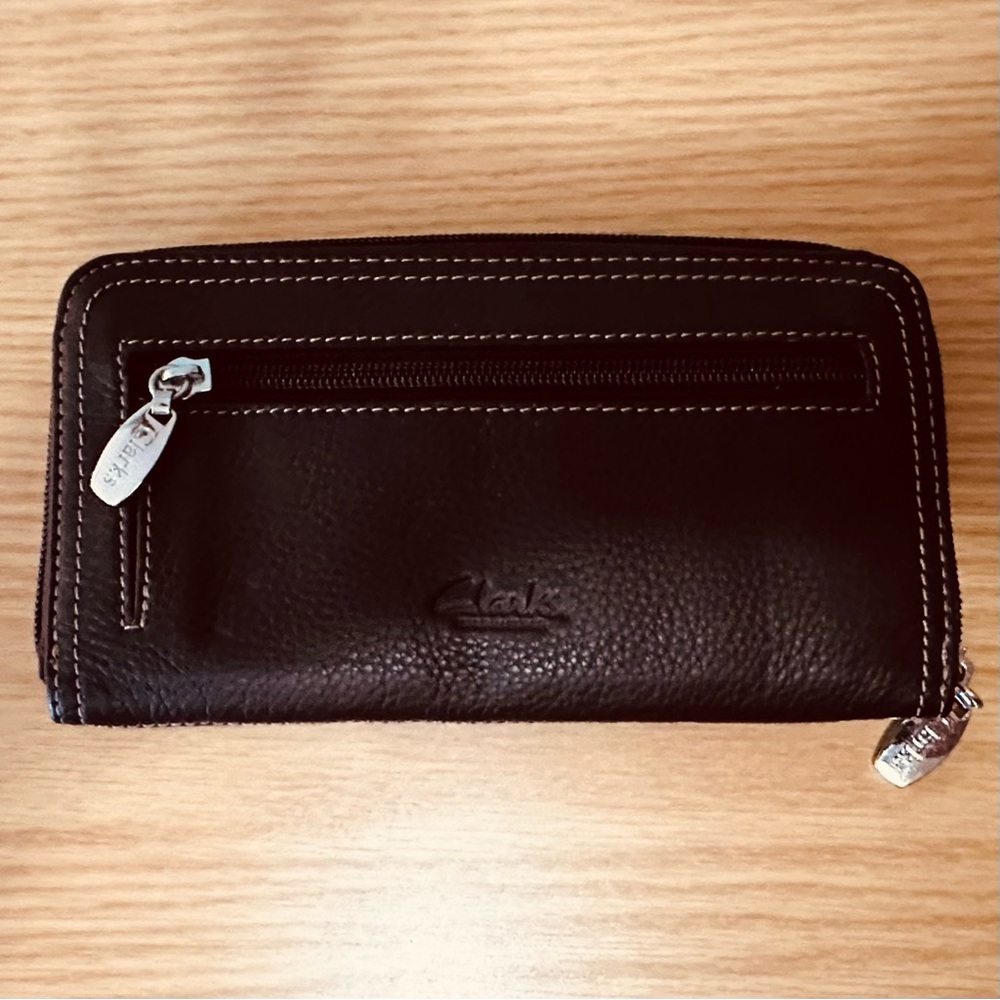 Clark’s Brown Leather Wallet with Patterned Lining in pristine condition
